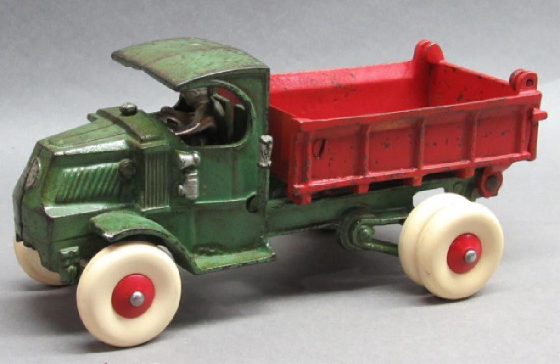 1928 Hubley Cast Iron Mack Dump Truck (1 of 6)