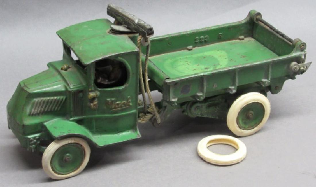 1925 Arcade Mack T Bar Dump Truck (1 of 7)