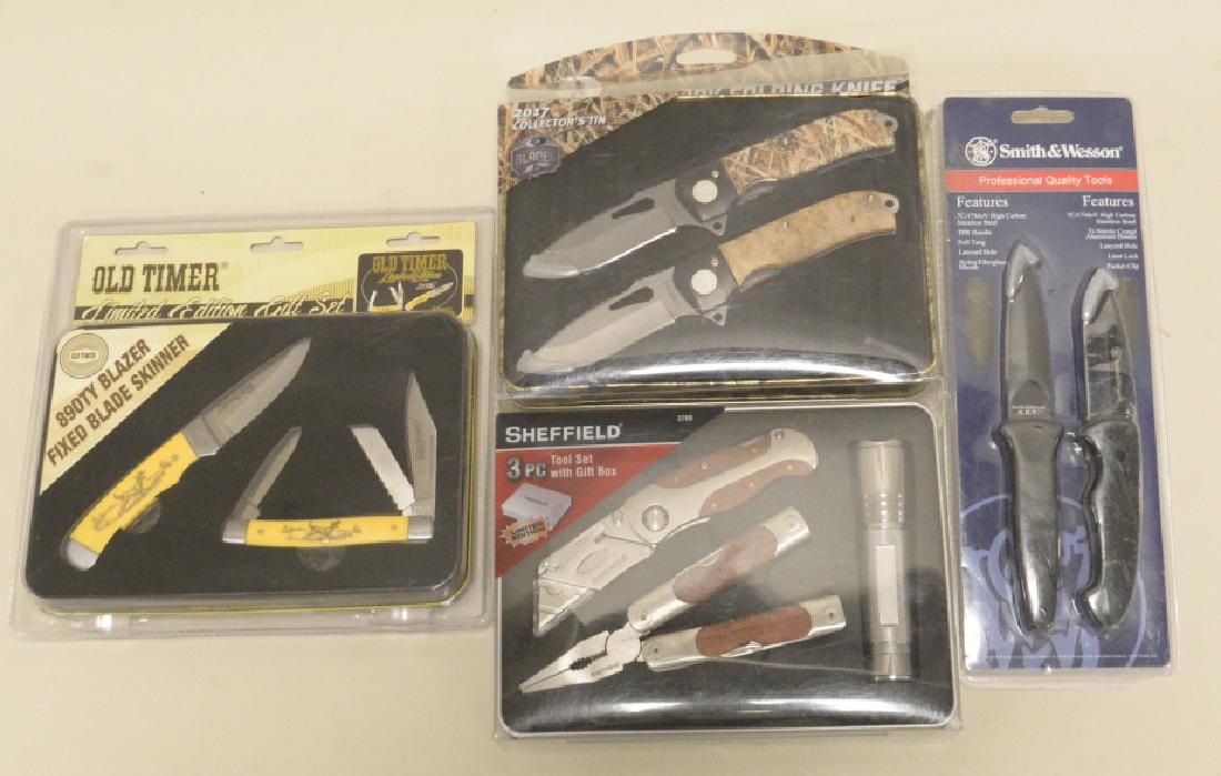 Lot Of 4 New Folding Knife Sets: Nice lot of 4 brand new folding knife sets. Lot includes a Schrade Old Timer limited edition set, a Smith & Wesson set, a Mossy Oak folding knife set, and a Sheffield 3pc tool set with gift box. All f