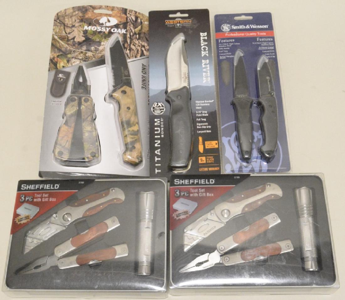Lot Of 5 New Knife Sets: Nice lot of 5 brand new knife sets. Lot includes a Mossy Oak 2 multi tool and knife set, Western Black River 9" fixed blade knife, Smith & Wesson two knife set, and two Sheffield 3pc tool sets with gi