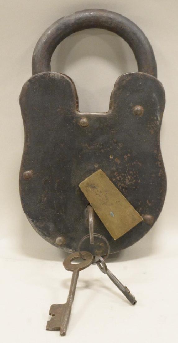Giant Cast Iron Skeleton Keyed Padlock (1 of 6)