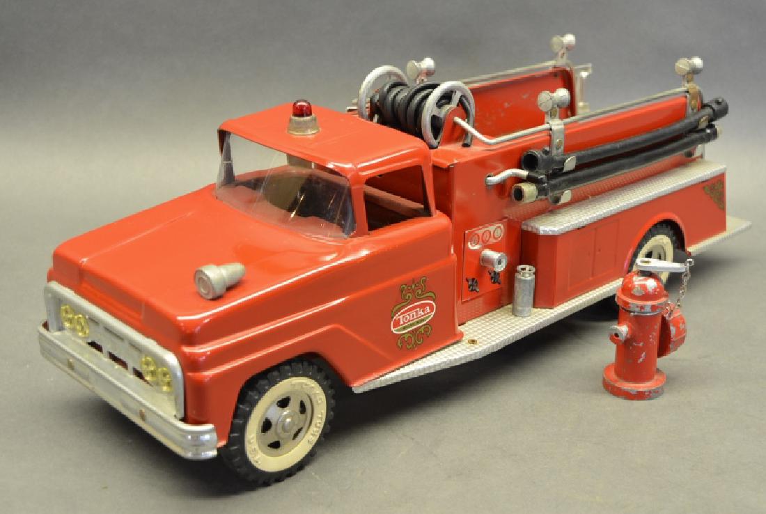 Original Tonka Suburban Pumper Truck: Nice1958-1961 original square fender pressed steel suburban pumper truck. This comes with a cast fire hydrant, ladder, two hard suction hoses and a reel of booster hose. In very nice condition with li