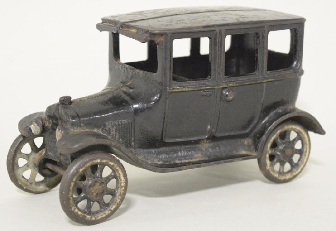 Arcade Cast Iron Car Ford Model T Car: Vintage Arcade cast iron Ford model T car. Nice condition with some paint loss and wear. Measures approximately 6.5" long.
