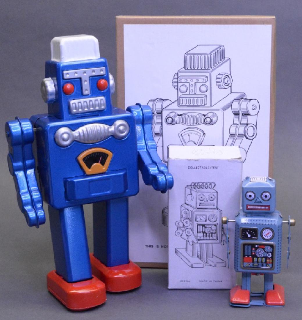 Two Schylling Tin Litho Robot: Two Contemporary Schylling tin litho Robots #MS294 and #MS360. Both new in the box one is in light worn condition the other in nice condition.