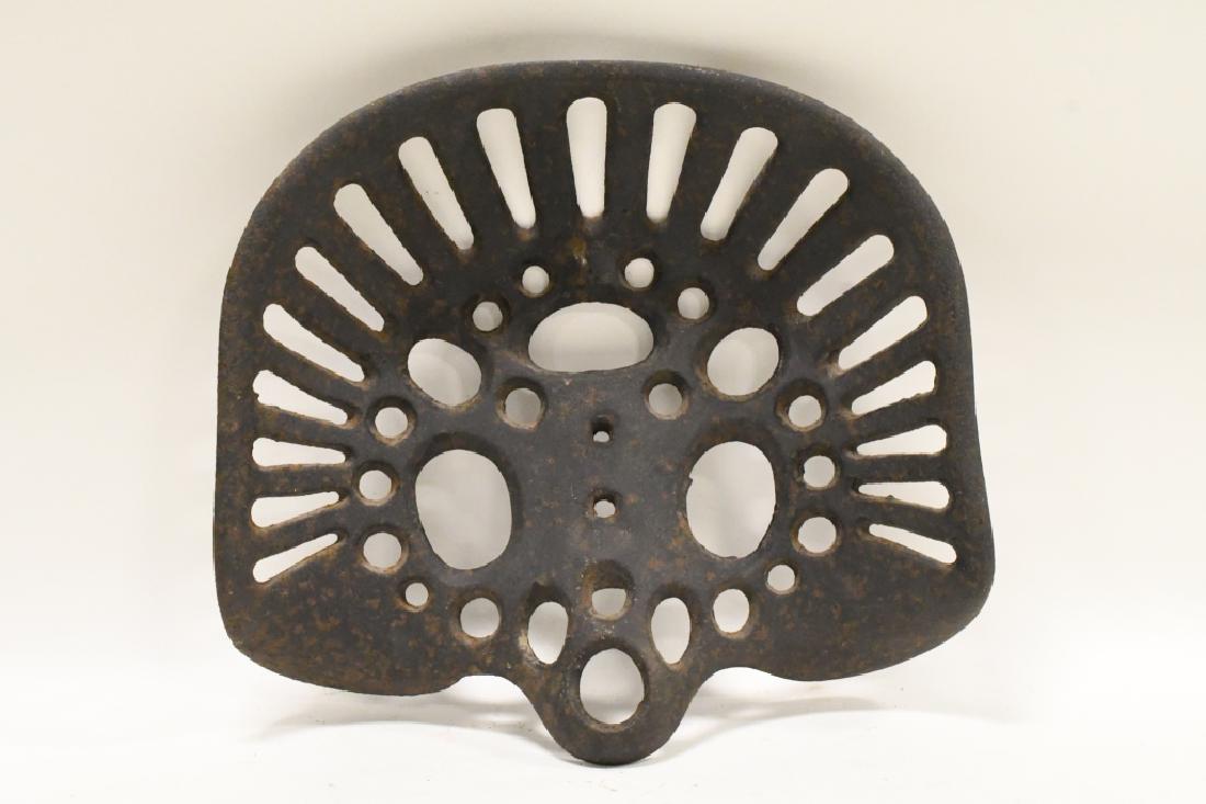 Vintage Cast Iron Tractor Seat (1 of 4)
