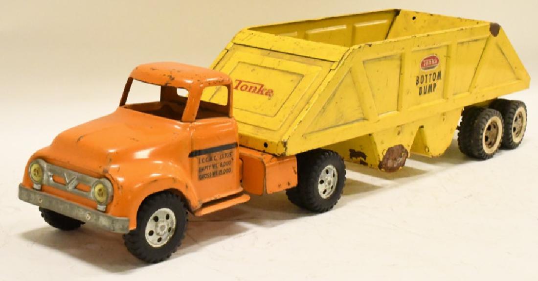 Round Fender Tonka w/ Bottom Dump Trailer (1 of 4)