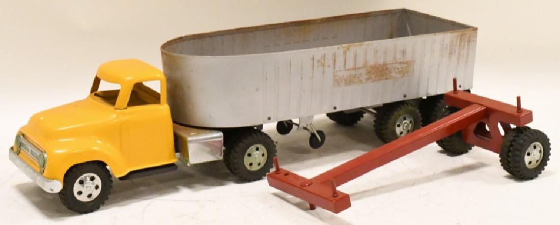 Round Fender Tonka W/ Grain & Log Hauler Trailers (1 of 6)