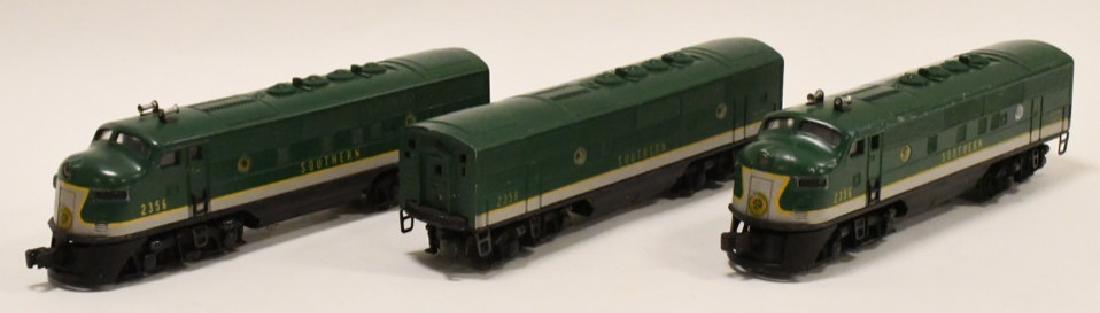 Post War Lionel 2356 Southern Railway F-3 ABA Unit (1 of 6)