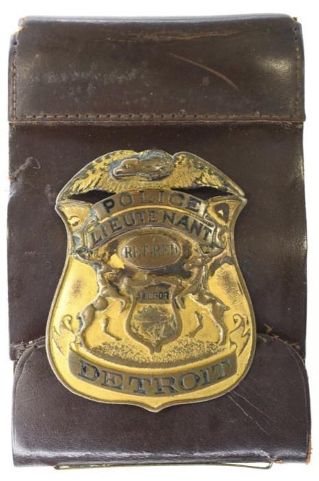 Named Obsolete Detroit MI Police Retired LT Badge (1 of 2)