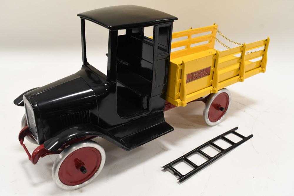 Restored Buddy "L" Baggage Line Truck (1 of 4)