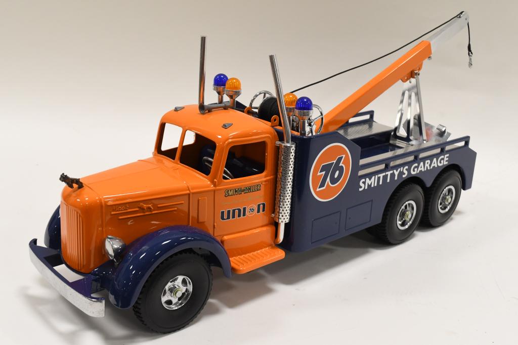 Smith Miller Fred Thompson Union 76 Wrecker (1 of 5)