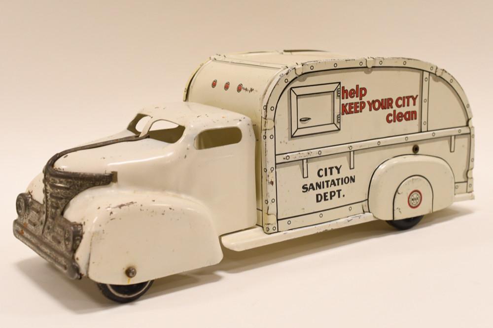Marx Pressed Steel City Sanitation Garbage Truck (1 of 4)