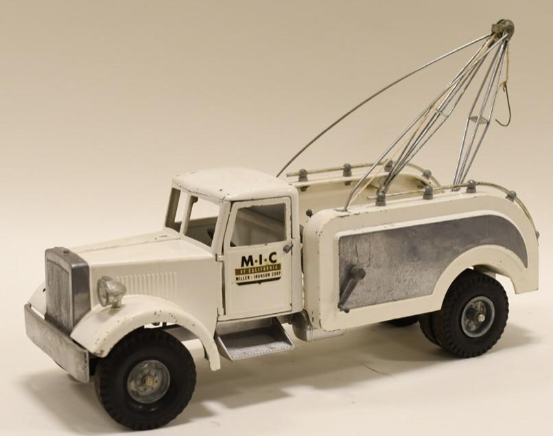 Smith Miller M.I.C. Tow Truck (1 of 5)