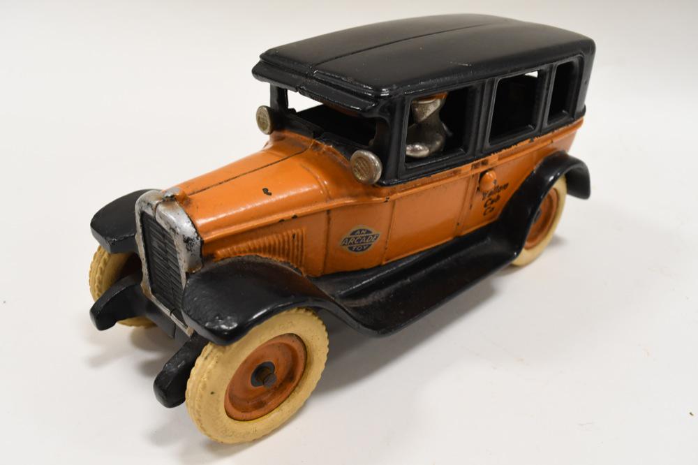 Arcade Limousine Yellow Cab (1 of 5)