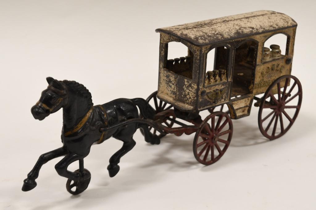 Hubley Eagle Milk & Cream Wagon (1 of 4)