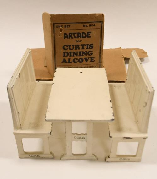 Arcade Curtis Breakfast Nook (1 of 4)