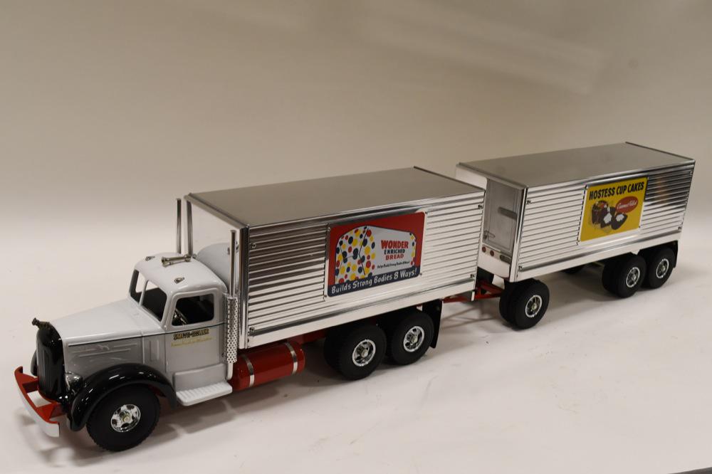 Smith Miller Hostess Mack Truck w/ Pup Trailer (1 of 6)