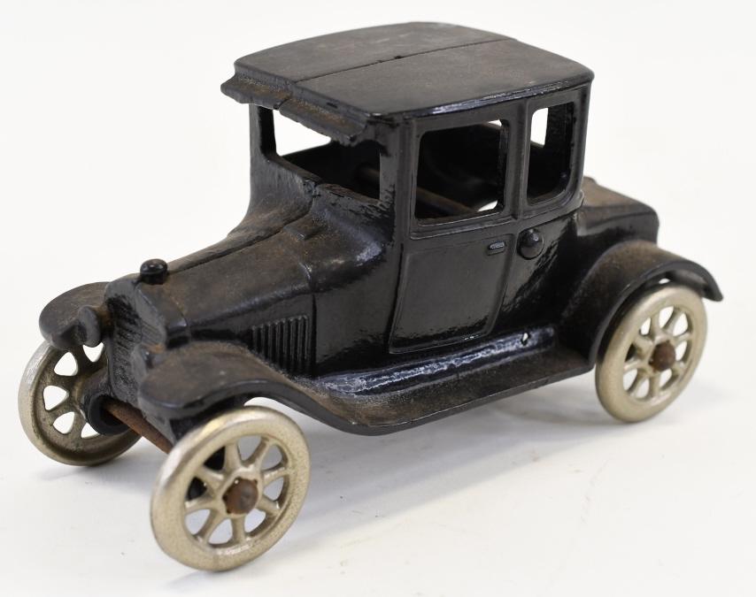 Restored Cast Iron Arcade Model T Sedan (1 of 6)