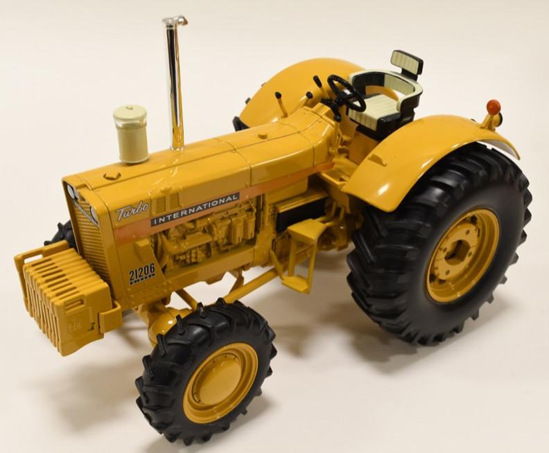 1/16 Ertl International 21206 Industrial w/ FWA: Nice Ertl 1/16 scale die-cast Case IH 21206 Industrial w/ FWA. Displays nicely with great detail. In nice condition with light wear from display.
