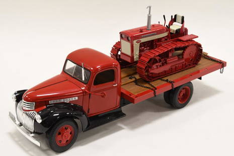 1/16 Highway 61 1941 Chevrolet Flatbed w/ Dozer: Nice DCP Highway 61 1/16 scale die-cast 1941 red and black Chevrolet Flatbed truck. Comes with a 1/16 scale Ertl International T-340 Crawler. Crawler has metal tracks. Overall displays very nicely wit