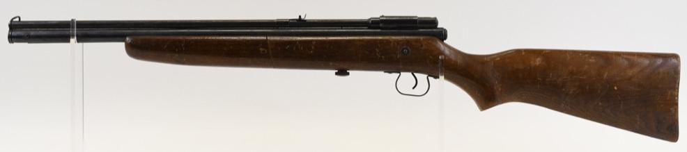 Vintage Crosman "140" .22Cal Multi-Pump Air Rifle: Nice vintage Crosman "140" .22cal multi-pump air rifle . Good cosmetic condition with wear to wood stock from use and age.