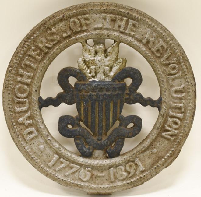 1891 Daughters Of The Revolution Grave Maker: Dated 1891 painted cast iron Daughters of the Revolution grave maker. The marker measures 10" in diameter and is in nice condition.