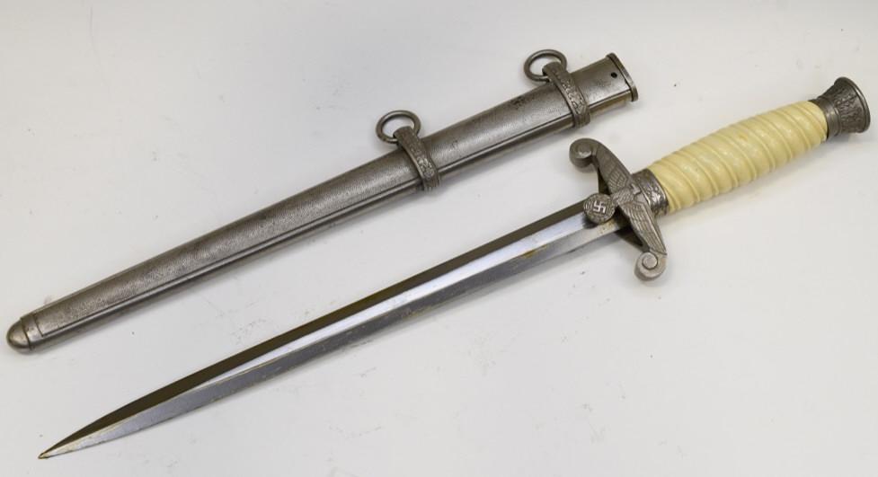 WWII German Army Officer's Dagger With Scabbard (1 of 5)