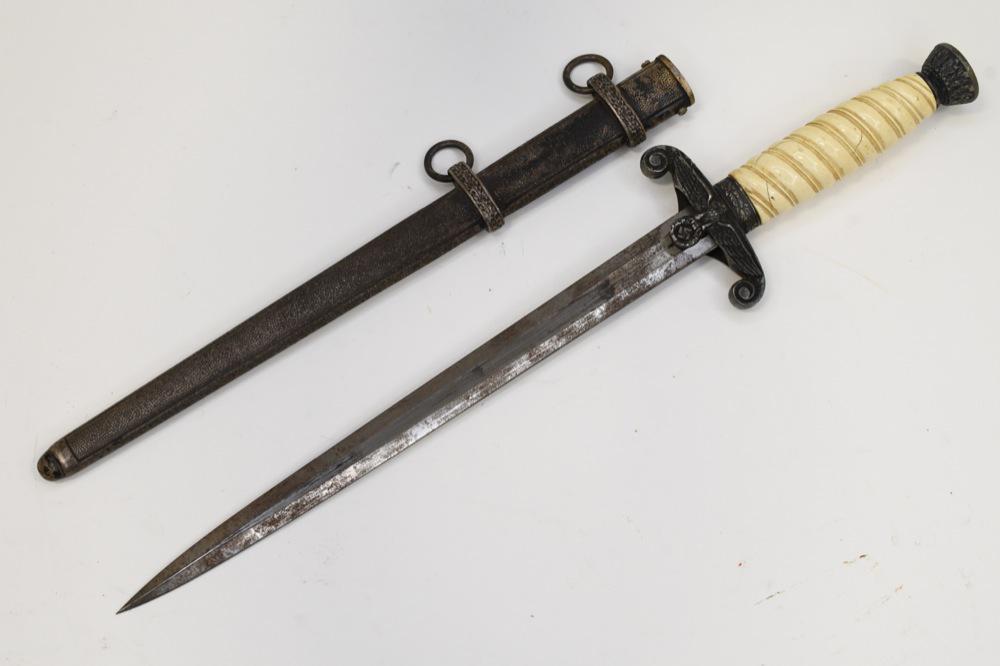 WWII German Army Officer's Dagger With Scabbard (1 of 6)