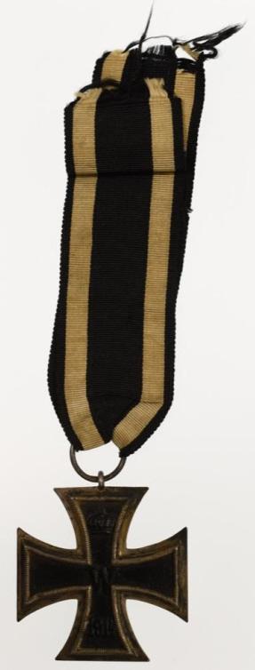 WWI German Iron Cross 2nd Class Medal 1914 (1 of 3)