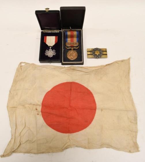 WWII Japnese Flag and Medal Lot (1 of 5)