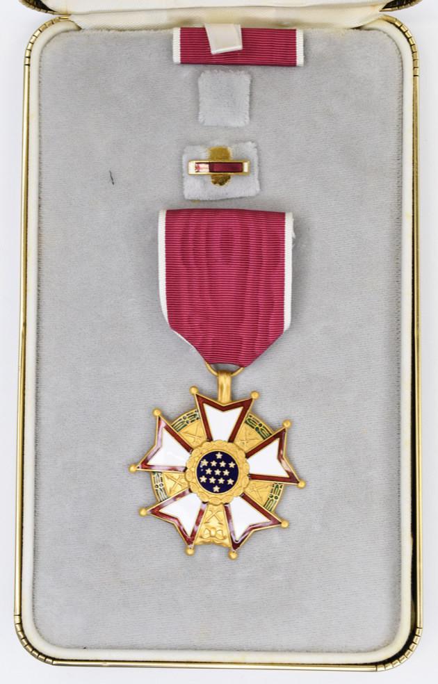 Post WWII US Legion Of Merit Medal Complete In Box (1 of 6)