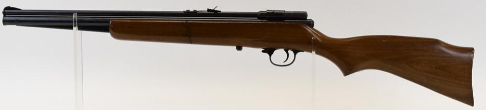 Vintage Crosman "140" .22Cal Multi-Pump Air Rifle: Nice vintage Crosman "140" .22cal multi-pump air rifle . Very nice cosmetic condition with light wear to wood stock from use and age.