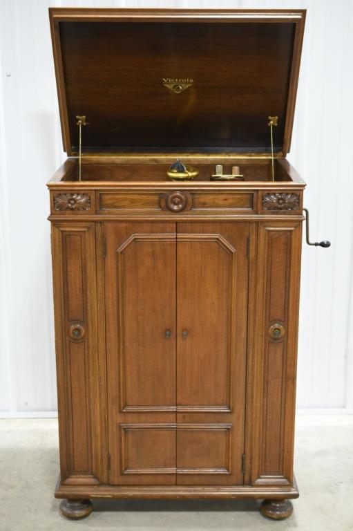 Victor Victrola Phonograph Credenza (1 of 8)