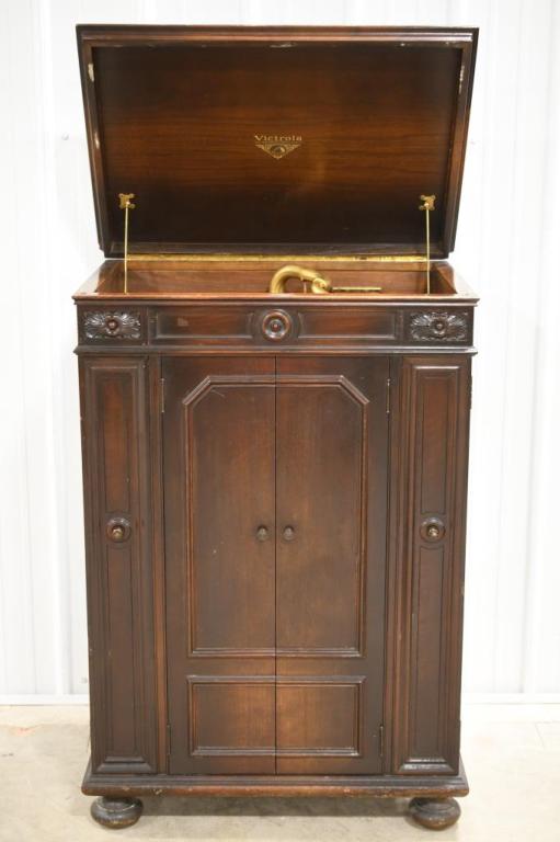 Victor Victrola Phonograph Credenza (1 of 8)