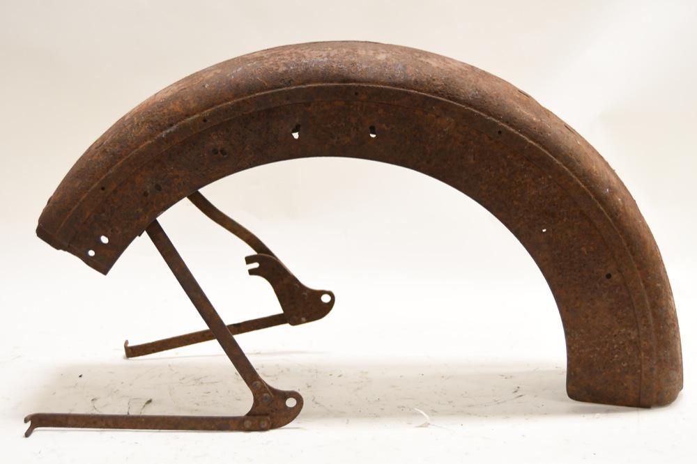 Vintage Harley Davidson Rear Fender w Narrow Brace (1 of 5)