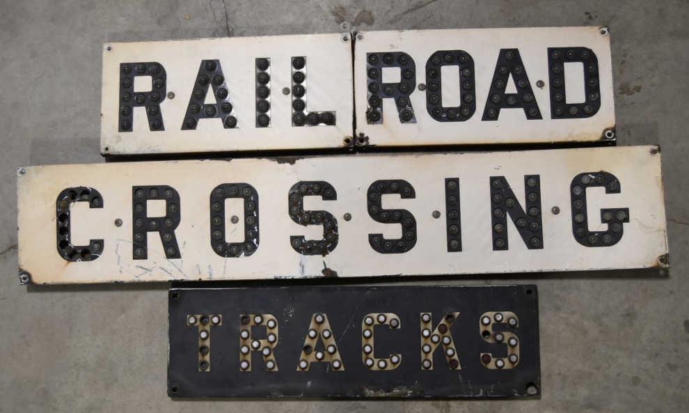 SSP Railroad Crossing Tracks Glass Reflector Signs (1 of 12)