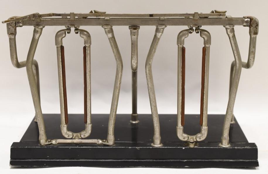 Vintage Salesman Sample Cow Stanchion (1 of 5)