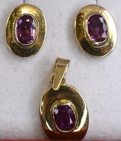18K Yellow Gold Ruby Pendant & Earrings (1 of 1)
