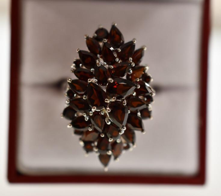 8.68CT GENUINE GARNET RING (1 of 2)