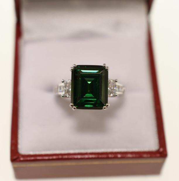 3.50CT EMERALD RING (1 of 2)