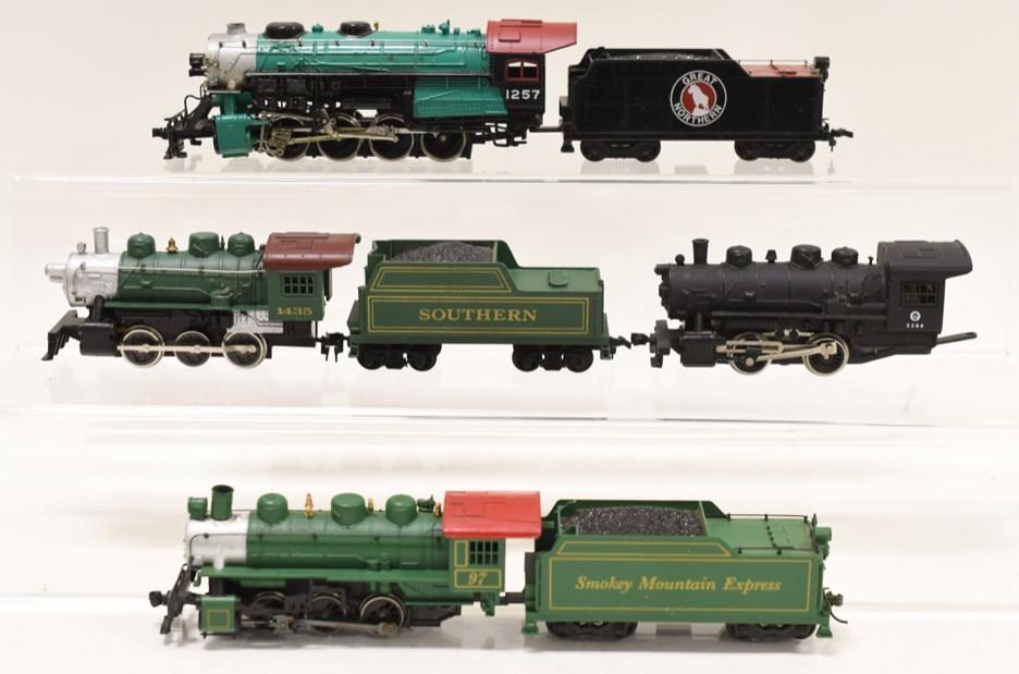 Lot of Bachman & Tyco Locomotives and Tenders: Nice lot of Bachman & Tyco locomotive and tenders. Lot includes a Bachman Great Northern Consolidation #1257 and Smokey Mountain Express #97. Tyco Southern 1435. Made in Macao Switcher Pennsylvania 25