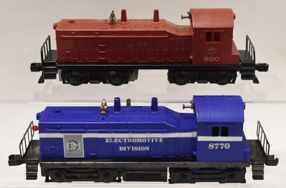 Lionel O Gauge #600 and #8770 Switcher Lot: Nice lot of Lionel O Gauge switchers. Lot includes a #600 MKT diesel switcher. Also includes a #8770 Electromotive Division switcher. Both have wear from age and play.