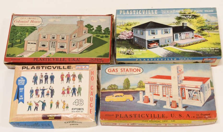 Plasticville Gas Station, Colonial-House,and More: Lot includes a gas station, split level home, colonial house, and 48 citizens. Unsure if sets are complete.