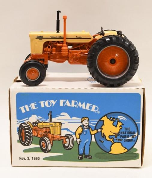 1/16 Ertl Case 800 Diesel Toy Farmer 1990: Nice 1/16 scale Ertl Case 800 Toy Farmer National Farm Toy Show 1990. Nice condition in the box. Has light wear from display and age.