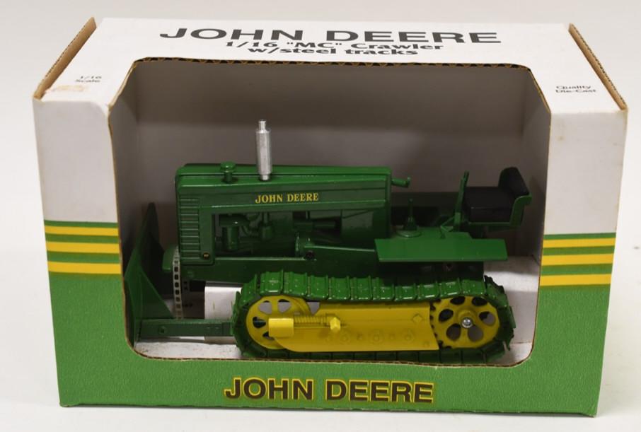 1/16 SpecCast John Deere MC Crawler Steel Tracks: Nice 1/16 SpecCast John Deere MC Crawler with steel tracks. Displays nicely in the box. Has some dust and wear from display and age.
