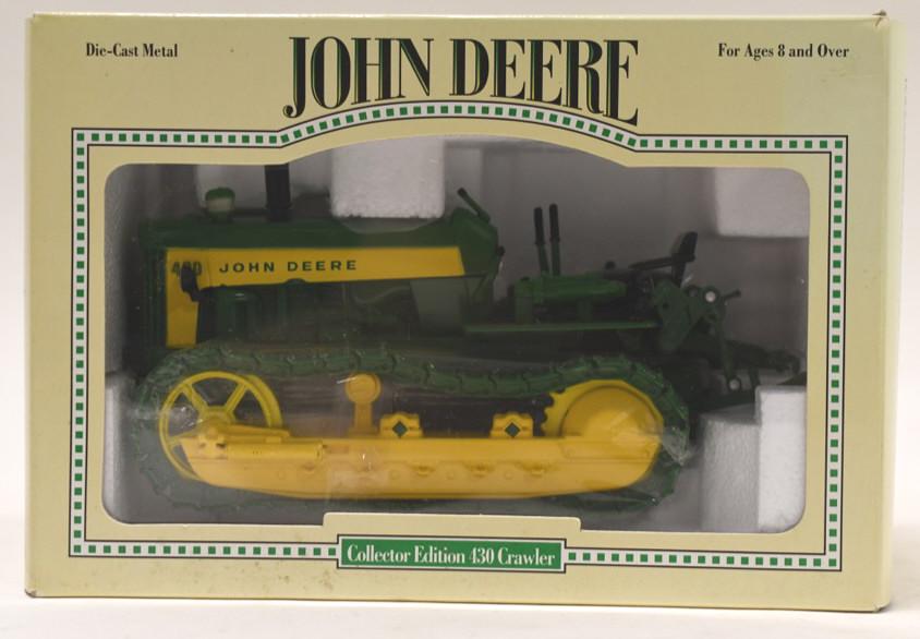 1/16 Ertl John Deere 430 Crawler Collector Edition: Nice 1/16 Ertl John Deere 430 crawler collectors edition. Displays nicely in the box. Has light wear from storage and display. .