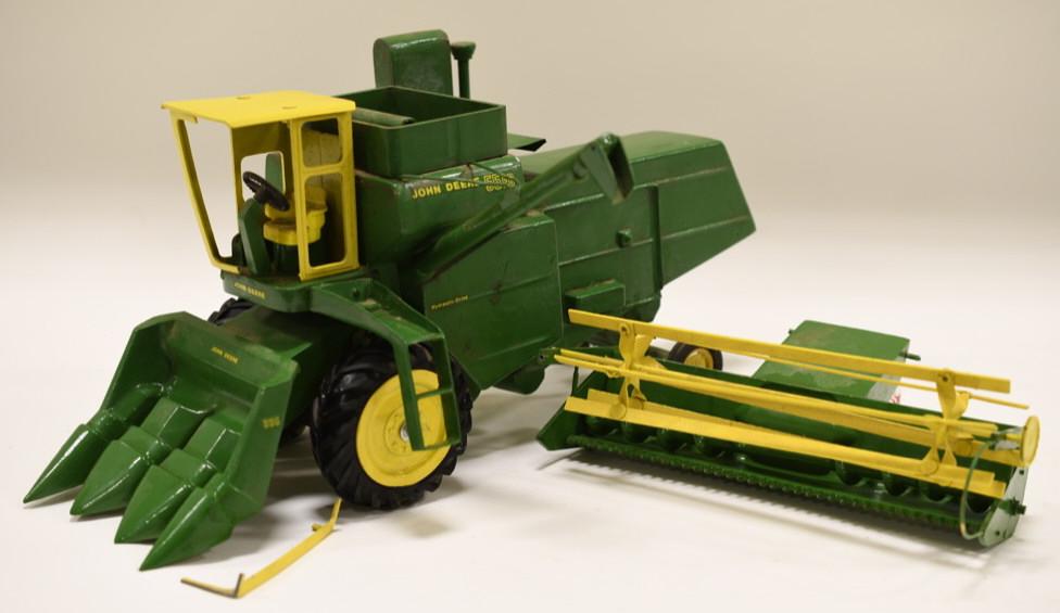 1/16 John Deere 55EB Combine by Hooker: Nice 1/16 scale John Deere 55EB combine by Hooker. Has dust and wear from display and age. Very nice well built custom toy. One of the posts on the cab is broken, which is common. Appears to be comple