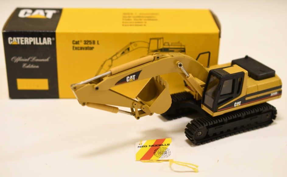 1/50 Conrad NZG Cat 325B l Excavator: Nice 1/50 scale NZG Conrad Cat 325B L Excavator. Displays nicely with light wear from display and age. Nice condition with box.