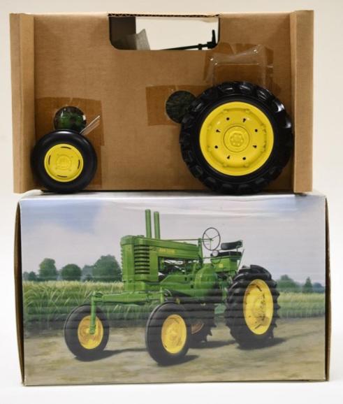 1/16 Ertl John Deere "A" Hi-Crop Tractor: Nice 1/16 scale Ertl John Deere model "A" Hi-Crop tractor. Two-Cylinder Club Expo X - 2000. Displays nicely with light wear from display and age.