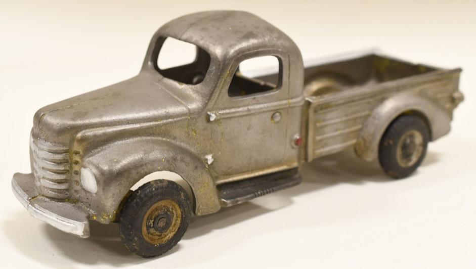 Cast Iron Arcade International Pickup Truck: Nice early cast iron Arcade International Harvester pickup truck no.700. Nice condition with older repaint. Measures approximately 9" across.